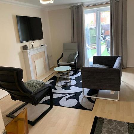Charming 2-Bed House In London Villa Luaran gambar