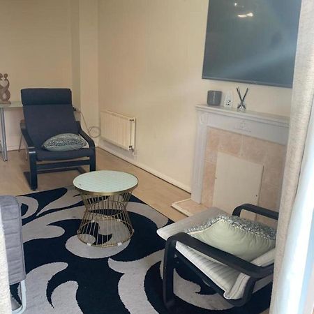 Charming 2-Bed House In London Villa Luaran gambar