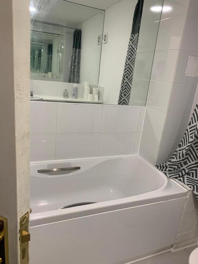 Charming 2-Bed House In London Villa Luaran gambar